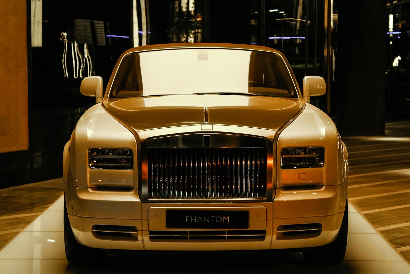 golden rolls royce phantom drophead coup